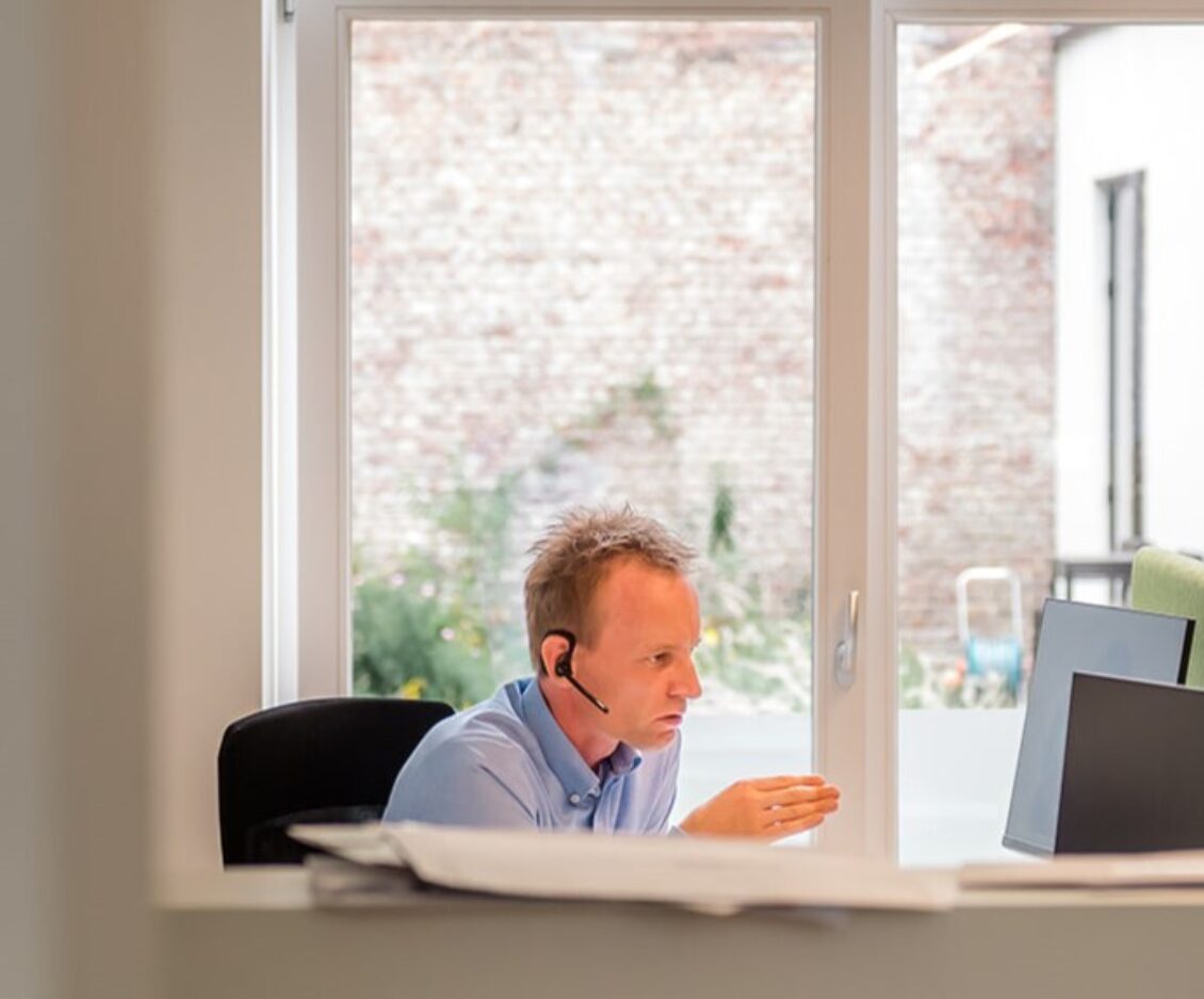 Dries Debbaut having an online meeting