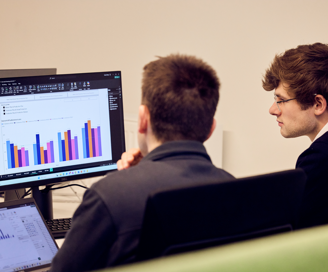 Hector Delaey and Cedric Janssens looking into data and analytics